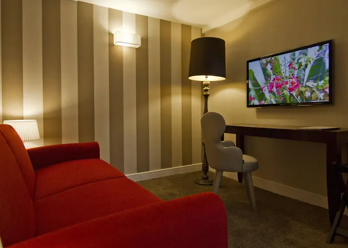 Hotel Plaza étoile 3*