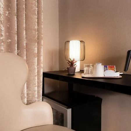 Hotel Plaza Etoile 3*