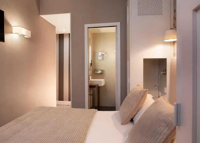 Plaza Etoile 3* Париж