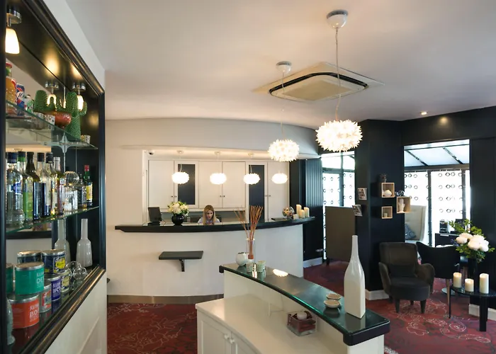 Plaza Etoile 3* Париж