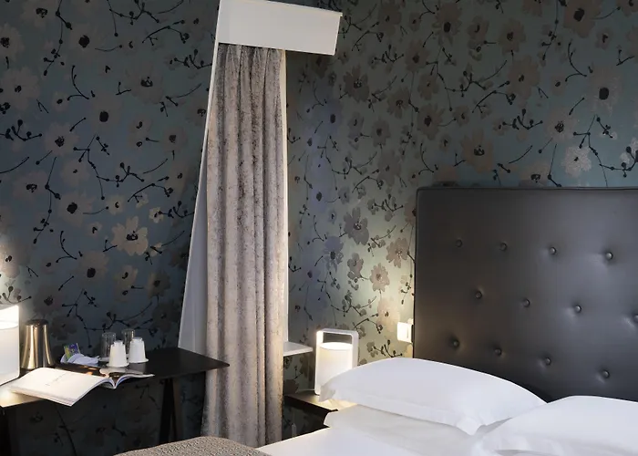 Plaza Etoile 3* Париж