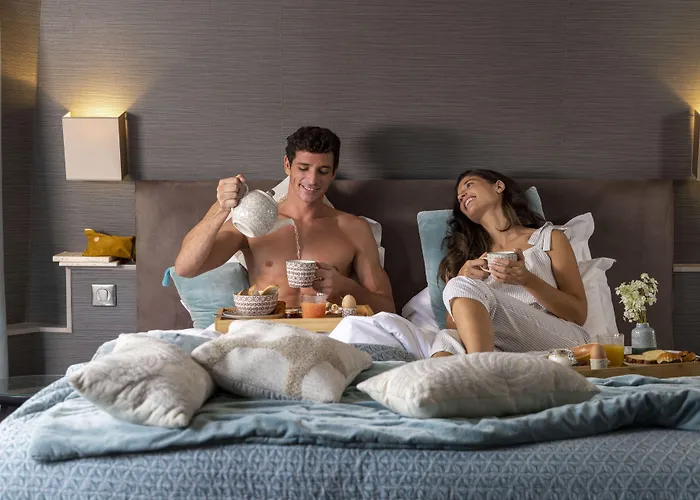 Plaza Etoile Отель