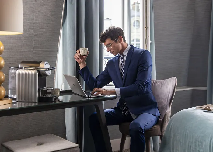 Plaza Etoile Париж