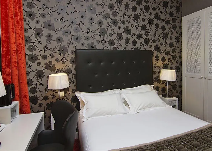 Отель Plaza Etoile